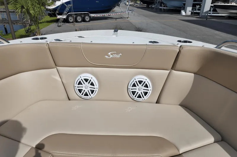 Slide: The Image of Scout 215 Dorado 2025 - 19