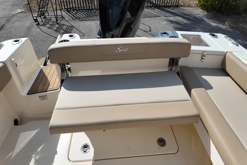 Slide: The Image of Scout 215 Dorado 2025 - 6