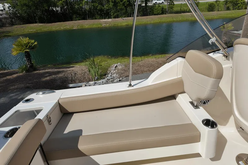 Slide: The Image of Scout 215 Dorado 2025 - 7