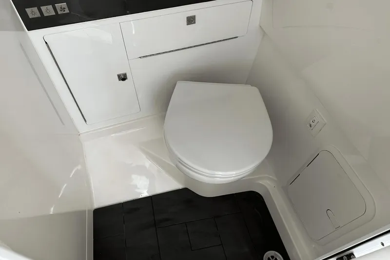 Slide: The Image of Aviara AV36 Outboard 2022 - 72