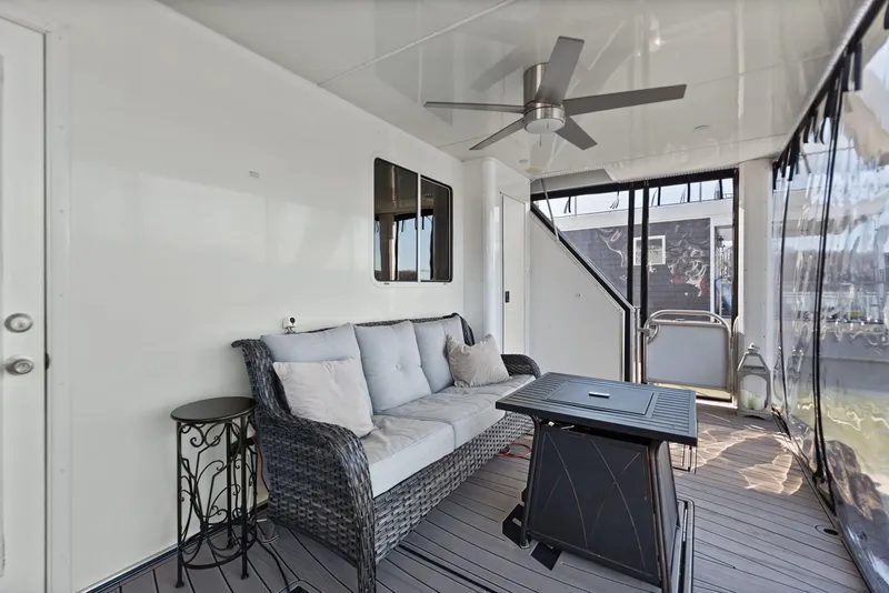 Slide: The Image of Horizon 18 X 82 Houseboat 2011 - 54