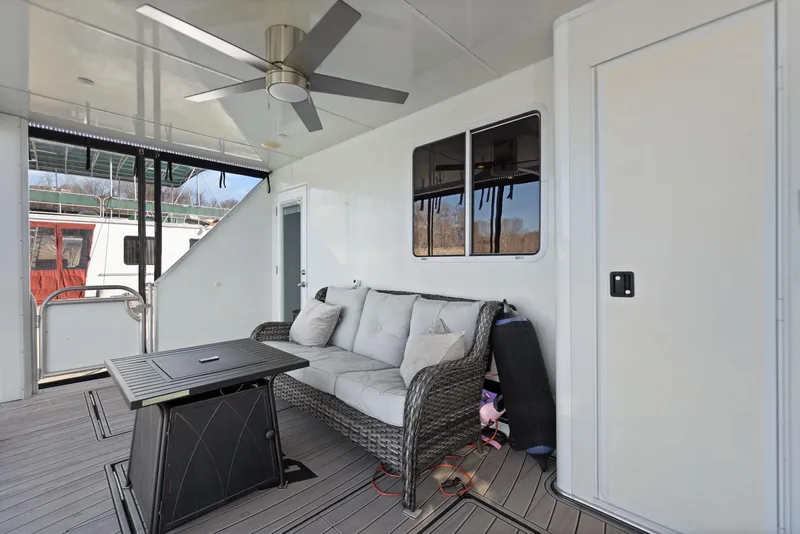 Slide: The Image of Horizon 18 X 82 Houseboat 2011 - 55