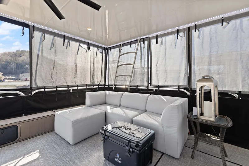 Slide: The Image of Horizon 18 X 82 Houseboat 2011 - 62