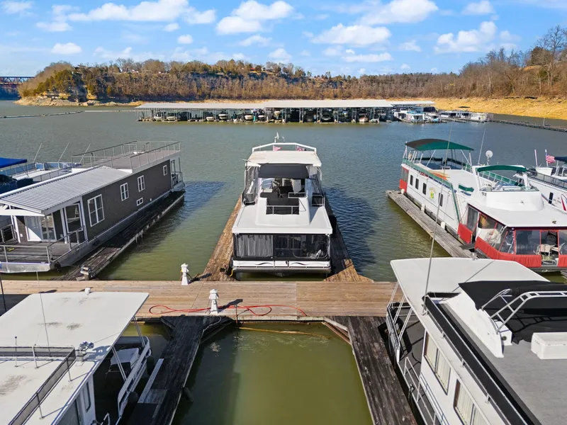 Slide: The Image of Houseboats docked on a lake, featuring a 2011 Horizon 18 X 82 model. - 8