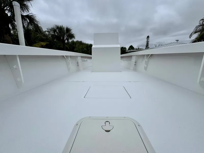 Slide: The Image of Rambo 27 boat deck, 2025 model, featuring a spacious and clean white surface. - 20