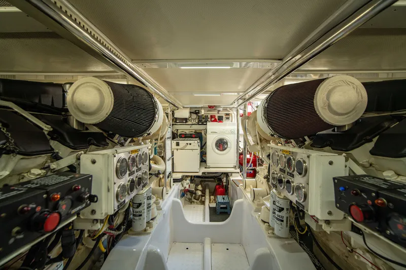 Slide: The Image of Grand Banks 58 Eastbay FB 2004 - 100