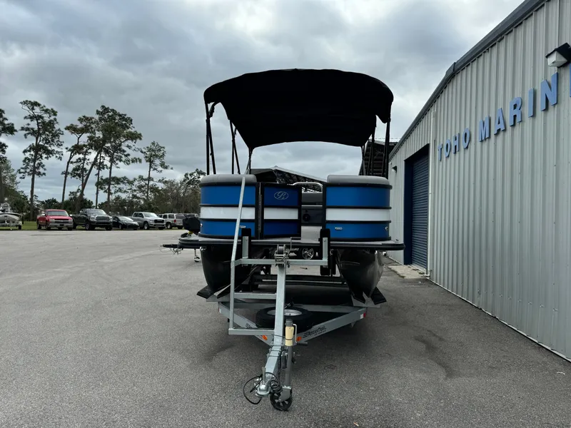 Slide: The Image of Bentley Pontoons Legacy 200 Cruise XL 2025 - 6