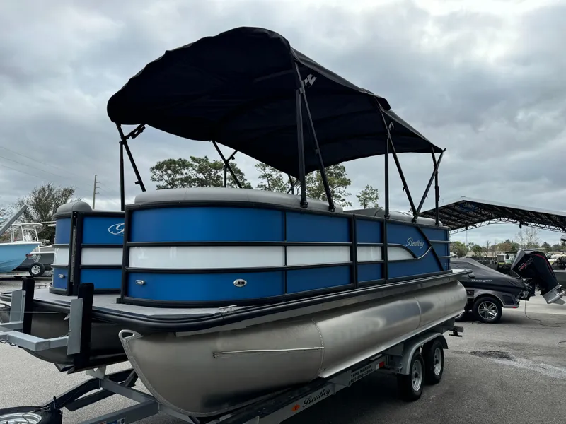 Slide: The Image of Bentley Pontoons Legacy 200 Cruise XL 2025 - 7