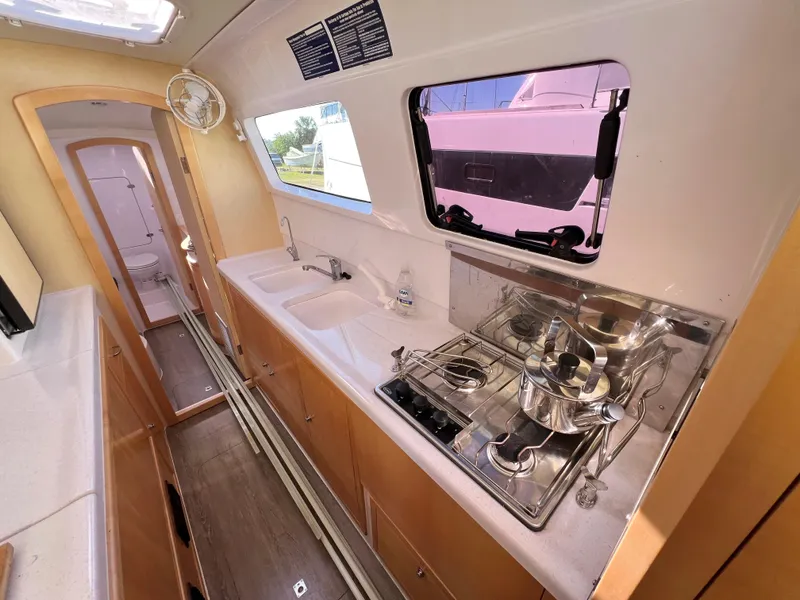 Slide: The Image of Seawind 1260 2020 - 74