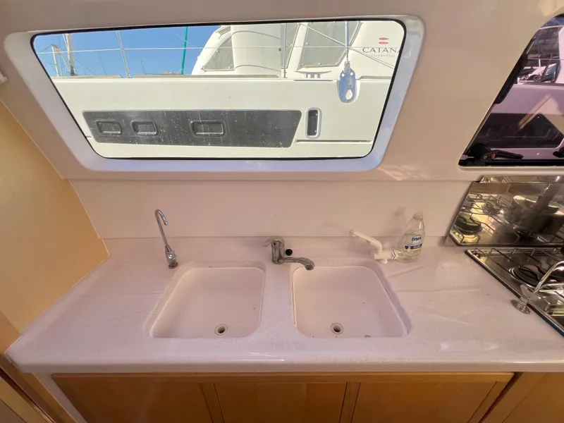 Slide: The Image of Seawind 1260 2020 - 75