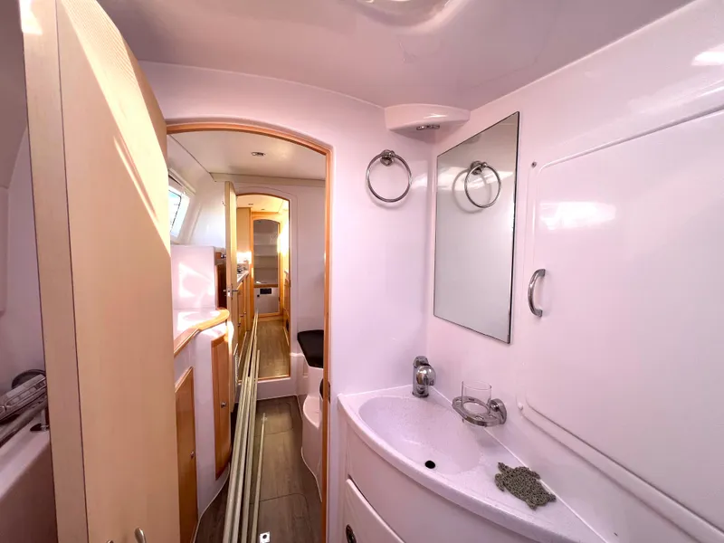 Slide: The Image of Seawind 1260 2020 - 81