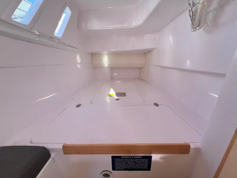 Slide: The Image of Seawind 1260 2020 - 87