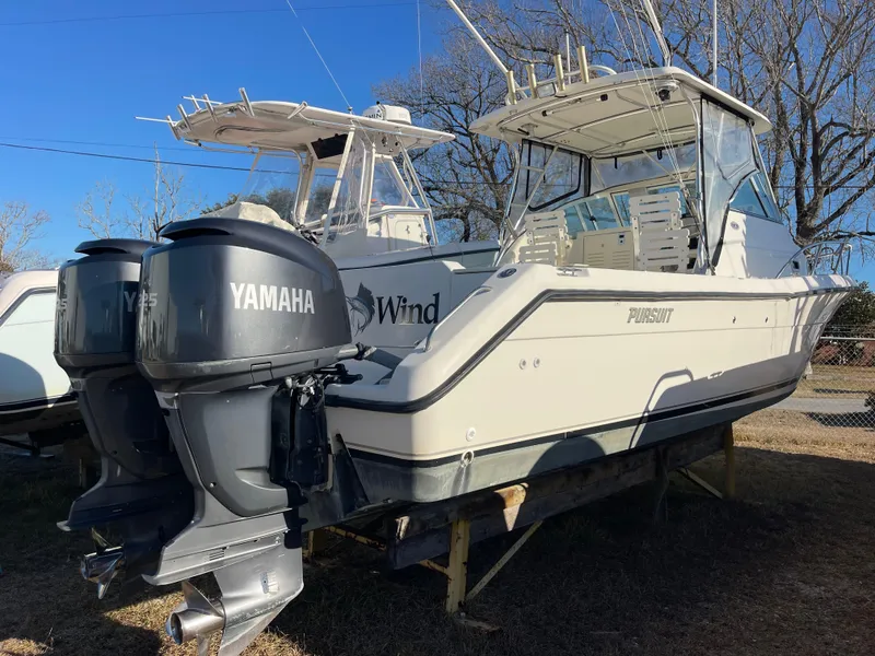 Slide: The Image of 2003 Pursuit 2870 Walkaround boat with Yamaha engines on display. - 11