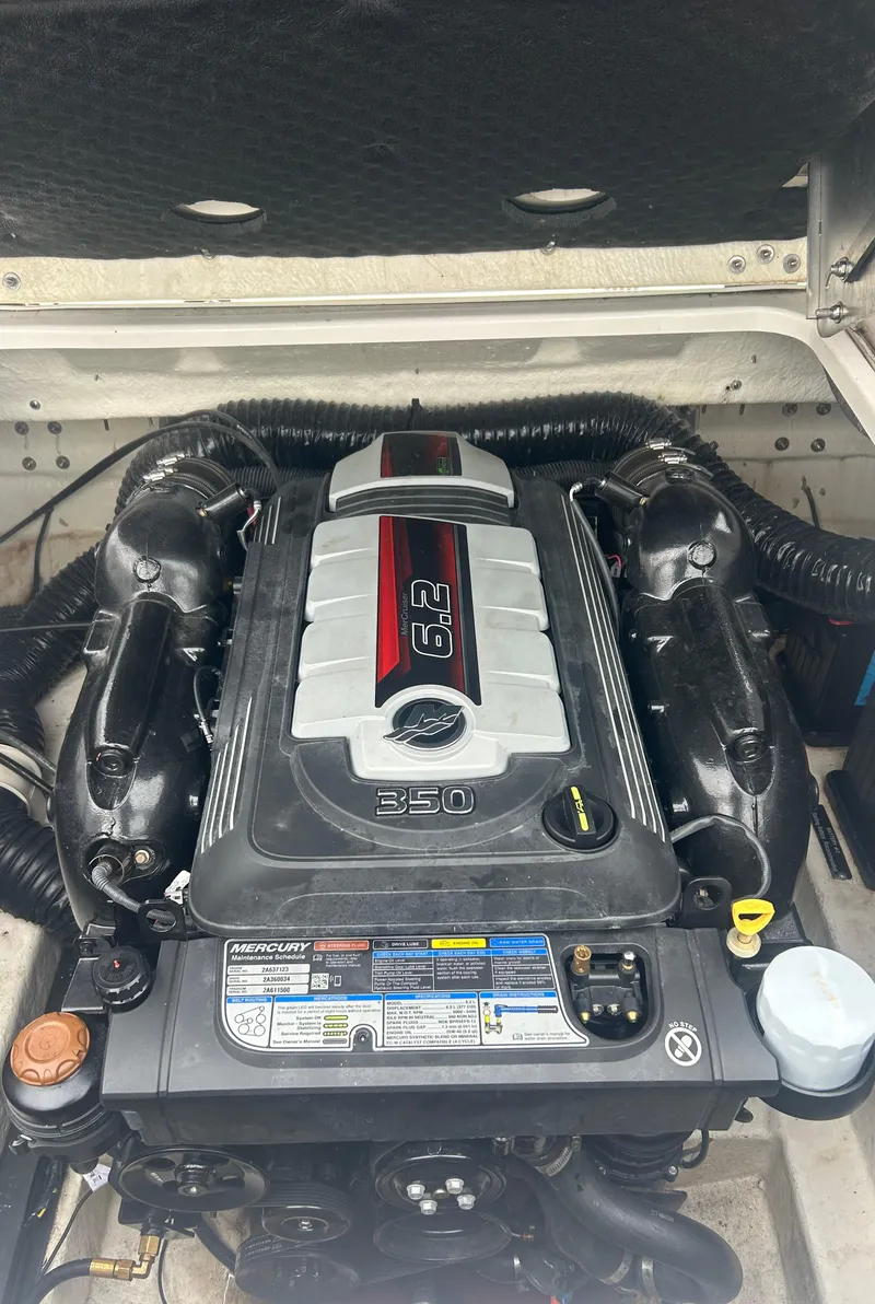 Slide: The Image of 2019 Chaparral 277 SSX engine, showcasing a powerful 350 horsepower motor. - 32