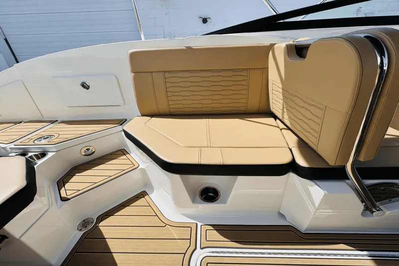 Slide: The Image of Sea Ray SPX 230 Outboard 2023 - 13