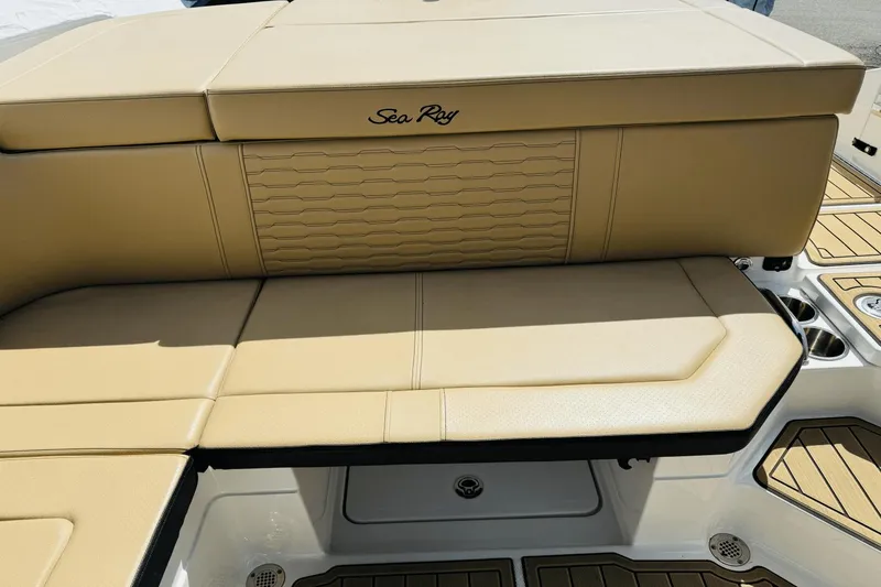Slide: The Image of Sea Ray SPX 230 Outboard 2023 - 15