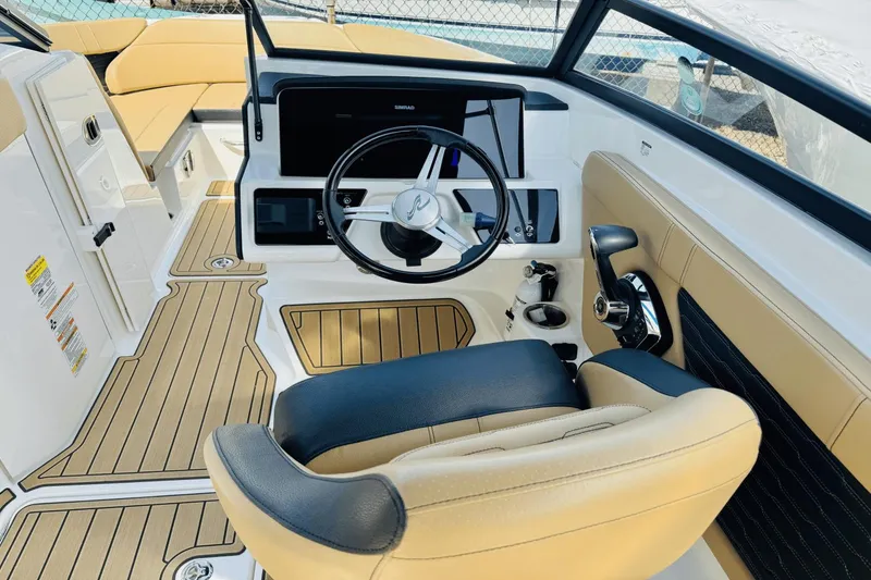 Slide: The Image of Sea Ray SPX 230 Outboard 2023 - 18