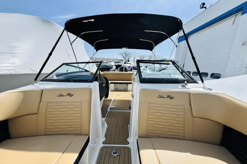 Slide: The Image of Sea Ray SPX 230 Outboard 2023 - 19