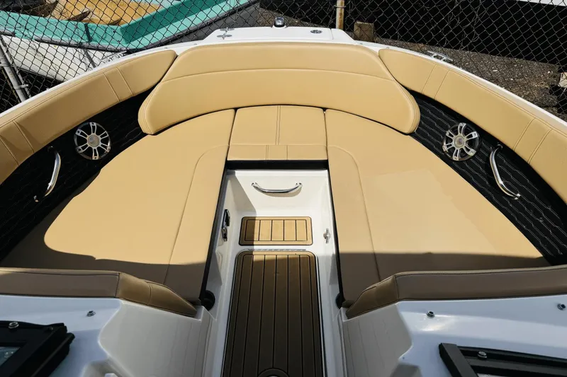 Slide: The Image of Sea Ray SPX 230 Outboard 2023 - 20