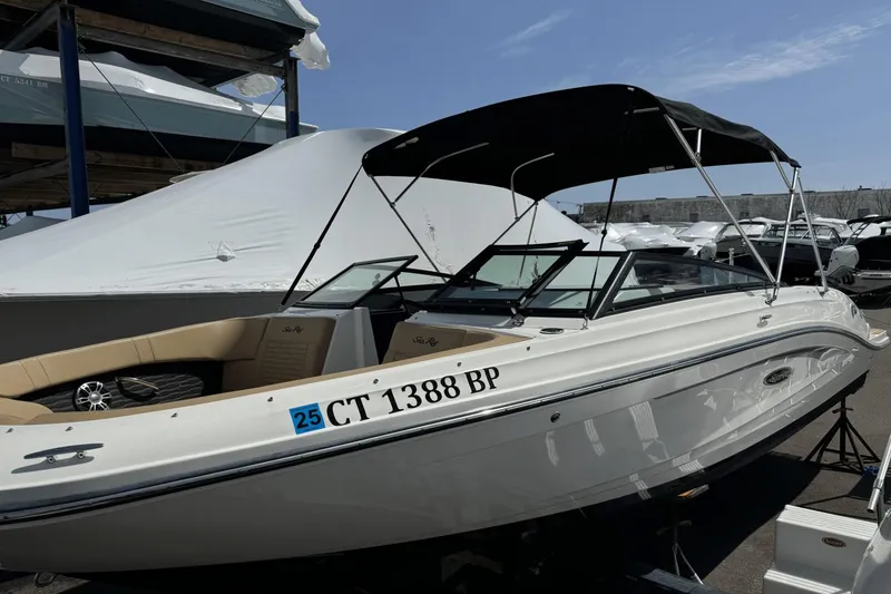 Slide: The Image of Sea Ray SPX 230 Outboard 2023 - 3