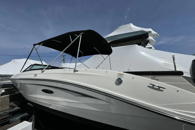 Slide: The Image of Sea Ray SPX 230 Outboard 2023 - 4