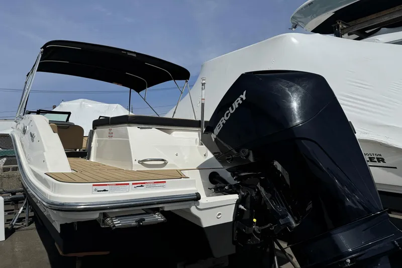 Slide: The Image of Sea Ray SPX 230 Outboard 2023 - 7