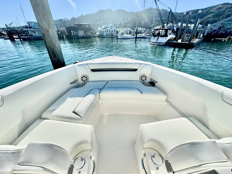 Slide: The Image of Tiara 34 LX 2025 - 54