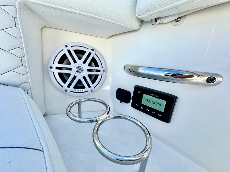 Slide: The Image of Tiara 34 LX 2025 - 55