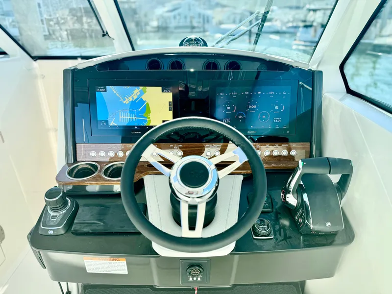 Slide: The Image of Tiara 34 LX 2025 - 62