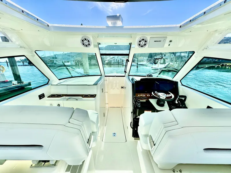 Slide: The Image of Tiara 34 LX 2025 - 67