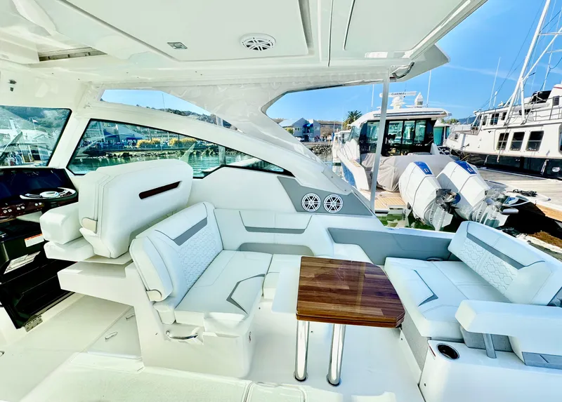 Slide: The Image of Tiara 34 LX 2025 - 68