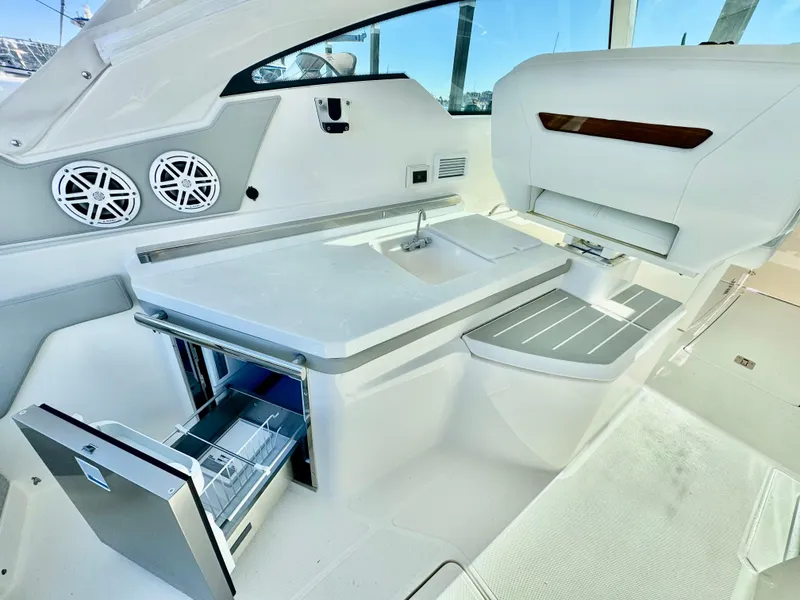 Slide: The Image of Tiara 34 LX 2025 - 69