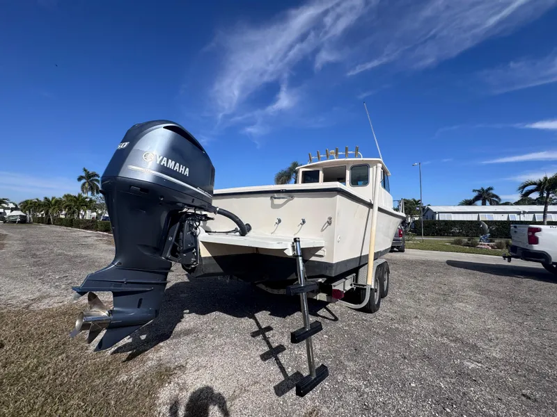 Slide: The Image of 2005 Parker 2520 Deep Vee Sport Cabin boat with Yamaha outboard motor on trailer. - 11