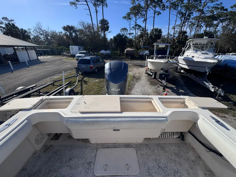 Slide: The Image of 2005 Parker 2520 Deep Vee Sport Cabin boat, rear view with outboard motor, parked outdoors. - 36