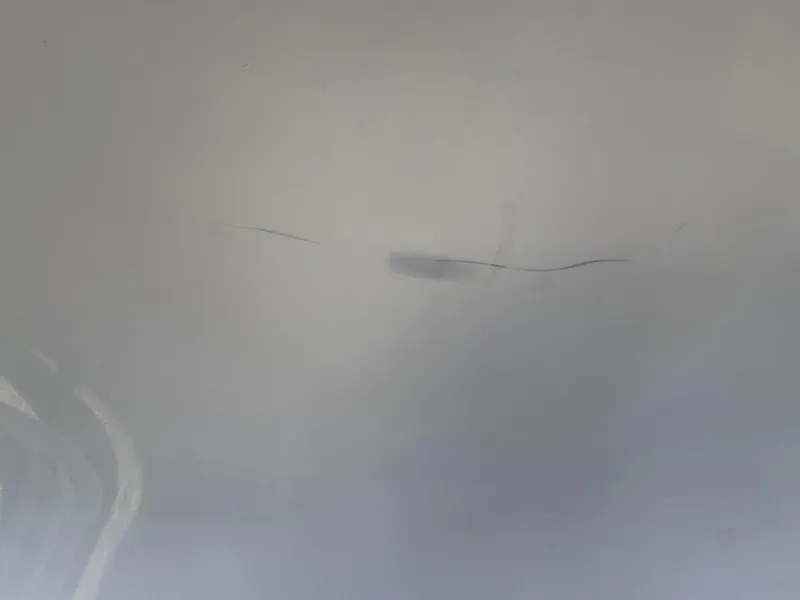 Slide: The Image of Crack on the ceiling of a 2005 Parker 2520 Deep Vee Sport Cabin boat. - 39