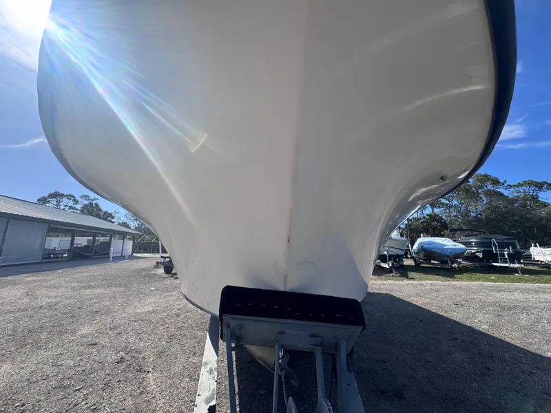 Slide: The Image of 2005 Parker 2520 Deep Vee Sport Cabin boat on trailer, sunlit view. - 5