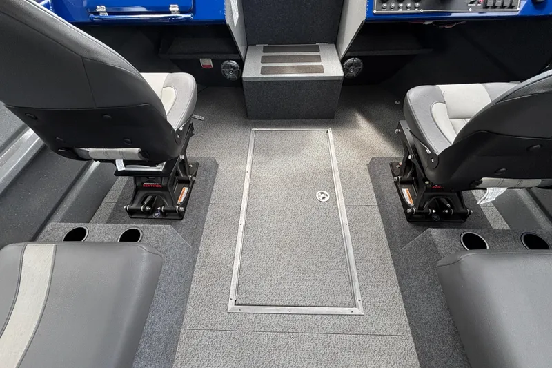 Slide: The Image of Interior of 2025 Spartan 240 Maximus Pro boat with seating and control panel. - 34