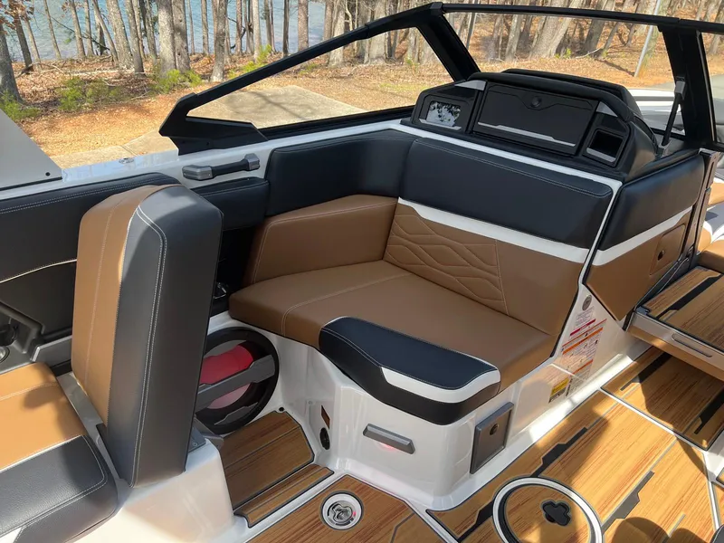 Slide: The Image of Supra SA 550 2025 - 19