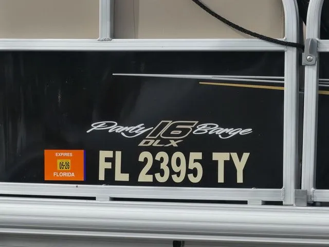 Slide: The Image of Sun Tracker Party Barge 16 DLX 2025 - 10