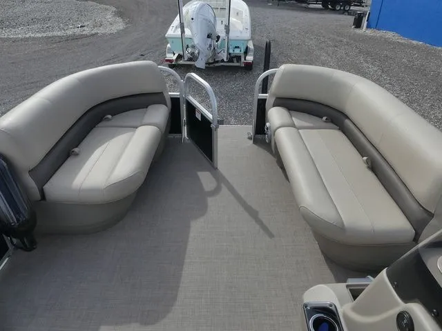 Slide: The Image of Sun Tracker Party Barge 16 DLX 2025 - 13