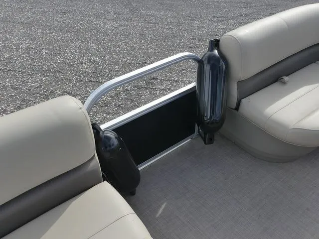 Slide: The Image of Sun Tracker Party Barge 16 DLX 2025 - 14