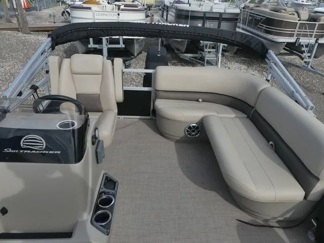 Slide: The Image of Sun Tracker Party Barge 16 DLX 2025 - 15