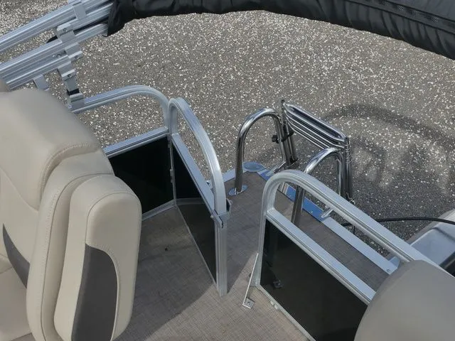 Slide: The Image of Sun Tracker Party Barge 16 DLX 2025 - 16