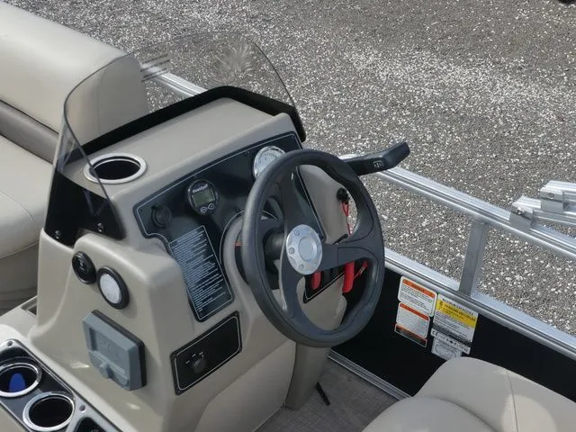 Slide: The Image of Sun Tracker Party Barge 16 DLX 2025 - 17