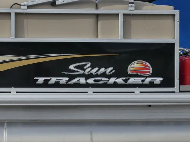 Slide: The Image of Sun Tracker Party Barge 16 DLX 2025 - 9