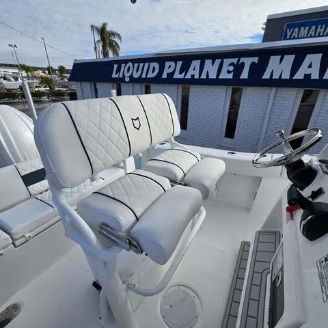 Slide: The Image of Sea Fox 228 Commander 2025 - 10