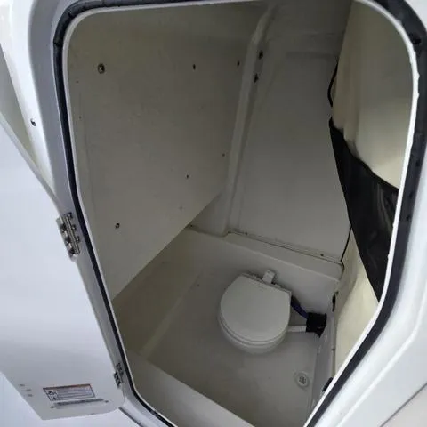 Slide: The Image of Sea Fox 228 Commander 2025 - 14