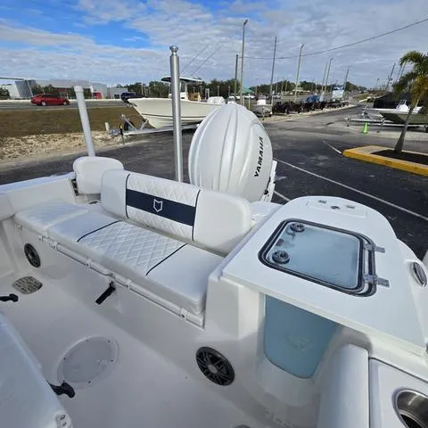 Slide: The Image of Sea Fox 228 Commander 2025 - 15