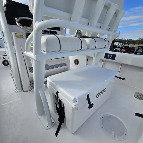 Slide: The Image of Sea Fox 228 Commander 2025 - 16