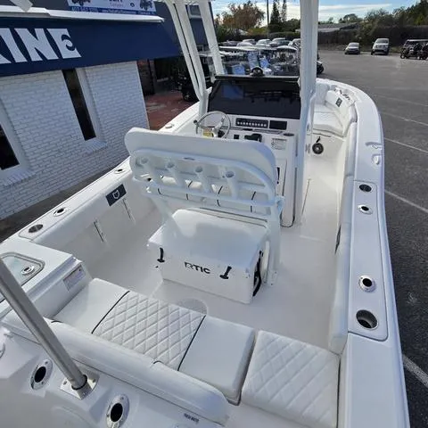 Slide: The Image of Sea Fox 228 Commander 2025 - 18